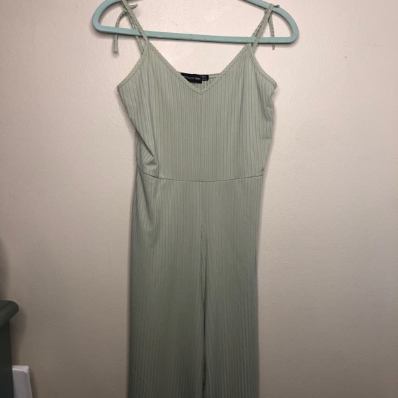 Pretty Little Thing V-Neck Jumpsuit Size 12 - Picture 2 of 5